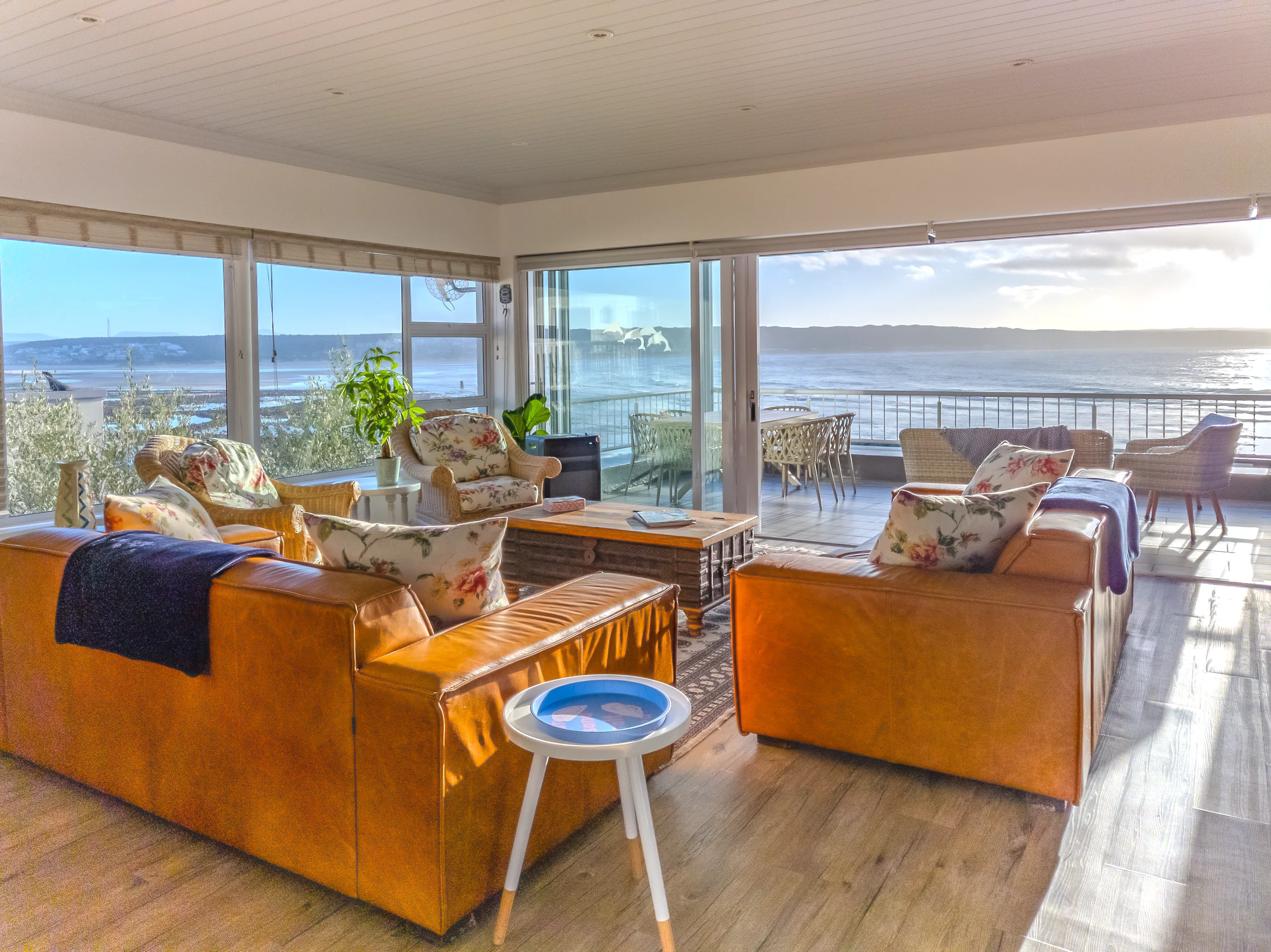 Lounge with kitchen and dining area, Unit Two, Die Hawehuis