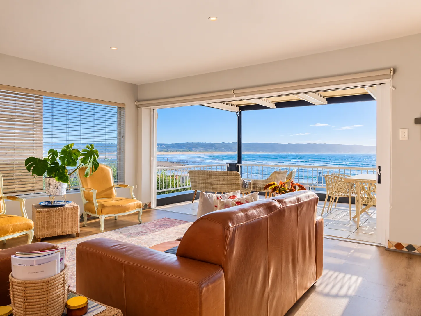 Lounge with sea view, Unit One, Die Hawehuis
