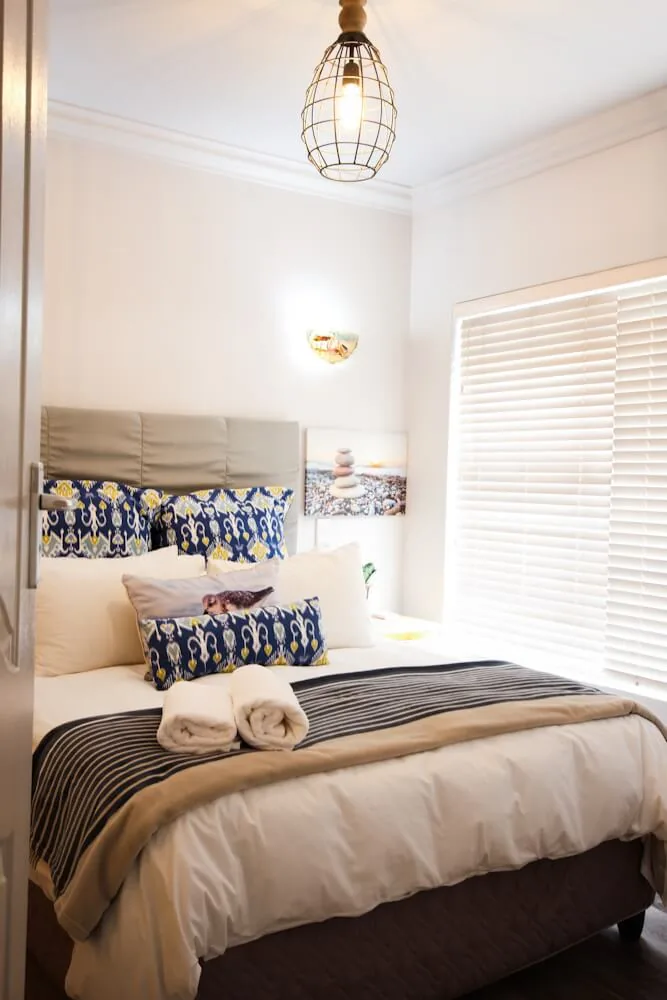 Main bedroom with queen bed, Unit Two, Die Hawehuis